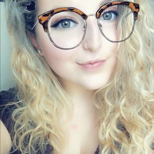 Meet your Posher, Leah